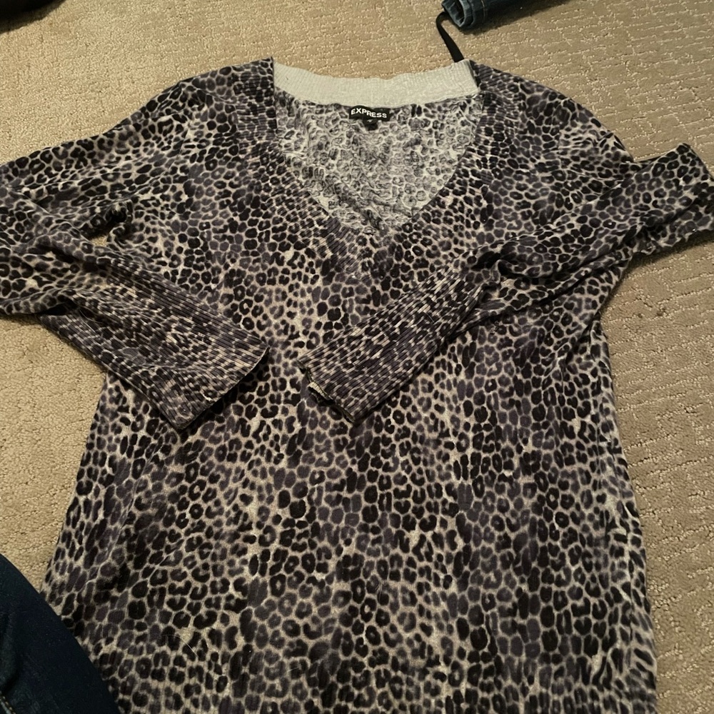 Sweater, by Express, size small. Great condition.